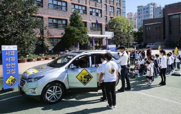 '사각사각 캠페인'은 자동차안에서 안보이는 각도의 공간에서 생길수 있는 어린이 교통사고를 예방하기 위한 캠페인이예요. ⓒ 세이프키즈코리아