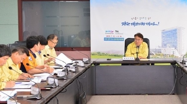 광주시가 회의를 하고 있는 모습이에요. ⓒ 광주광역시청