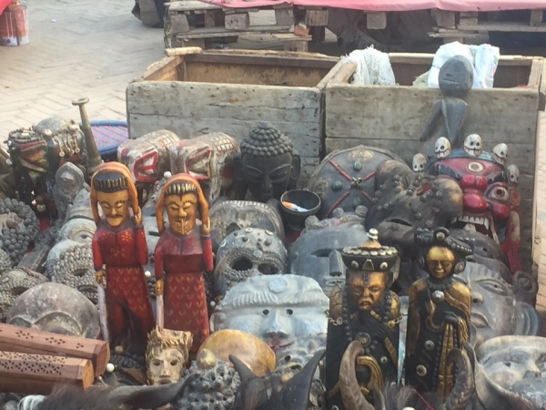 카트만두에서 가장 큰 달발광장에서는 여러 신들의 기념품들을 팔고 있었어요.ⓒ정민재 인턴 기자