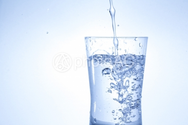 물을 자주 마시는 습관이 중요해요. ⓒ PhotoAC
