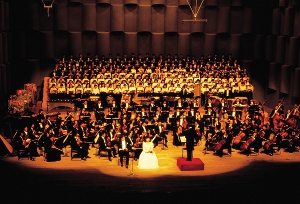 오케스트라 앞좌석은 특정 악기 소리가 크게 들려 감상에 방해가 된다.ⓒ 아이클릭아트