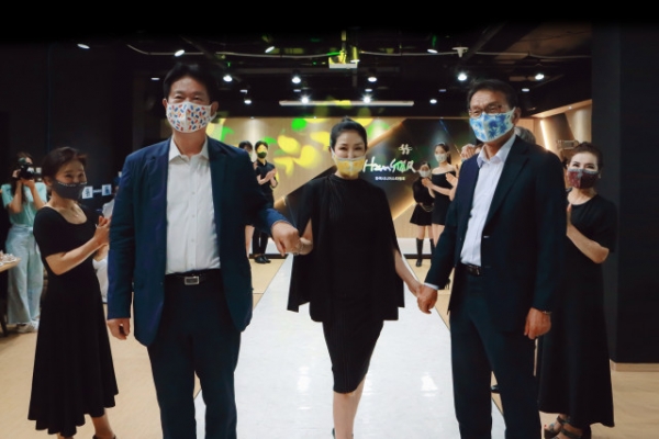 한국시니어스타협회가 신사동 소재 협회 사무실에서 국내 첫 마스크 패션쇼를 개최했다. ⓒ 한국시니어스타협회