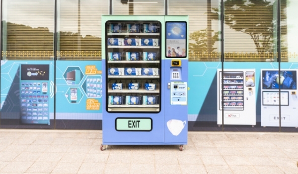 위생용품을 파는 무인 자판기 모습이에요. ⓒ 엑스페론