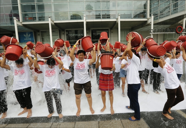 2014년 아이스버킷 챌린지에 참가한 태국 시민들. ⓒ 연합뉴스