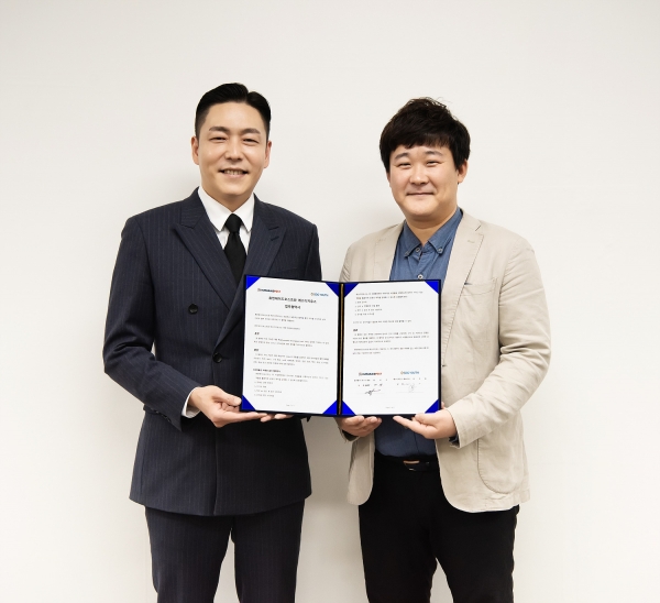 ㈜휴먼에이드포스트(대표 김동현, 홍지신)와 에스디지유스(대표 김주용)가 업무협약을 체결하고 있다. ⓒ 휴먼에이드포스트