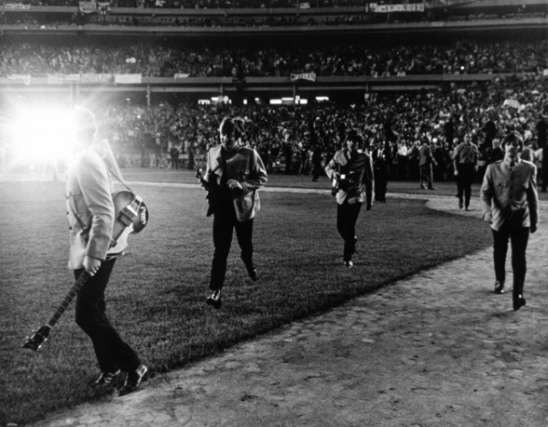 ‘Shea Walk’ (15th Aug. 1965 Shea Stadium, New York, United States 55.8 x 43.4㎝)