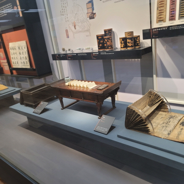 조선시대 사용했던 필기구가 전시되어 있다. ⓒ 김민진 기자