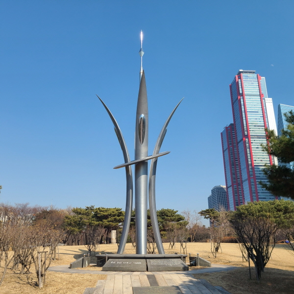 공군 창군 60주년 기념탑. ⓒ 송인호 기자