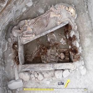 2400년전 옆으로 누운 사람 뼈, 몽골 파지릭 고분서 발굴