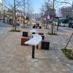 신촌역 광장 쉼과 자연 있는 공간으로 새단장