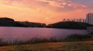 [포토] 소풍으로 유명한 동탄호수공원, 저녁에는 멋진 노을이...
